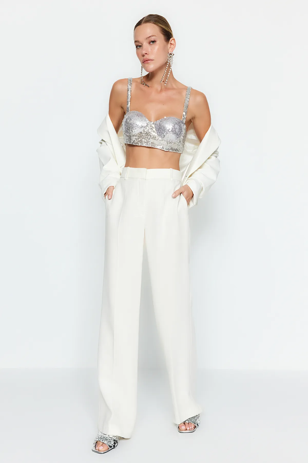 Trendyol Collection  Silbernes Crop-Bustier mit Pailletten TPRAW24BS00010