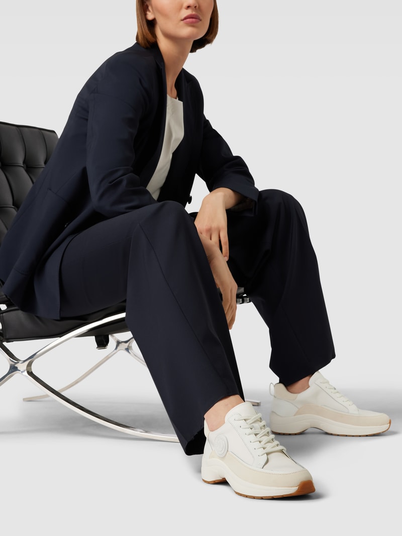 Sneaker mit tonalem Besatz Modell 'REAGHAN' in offwhite