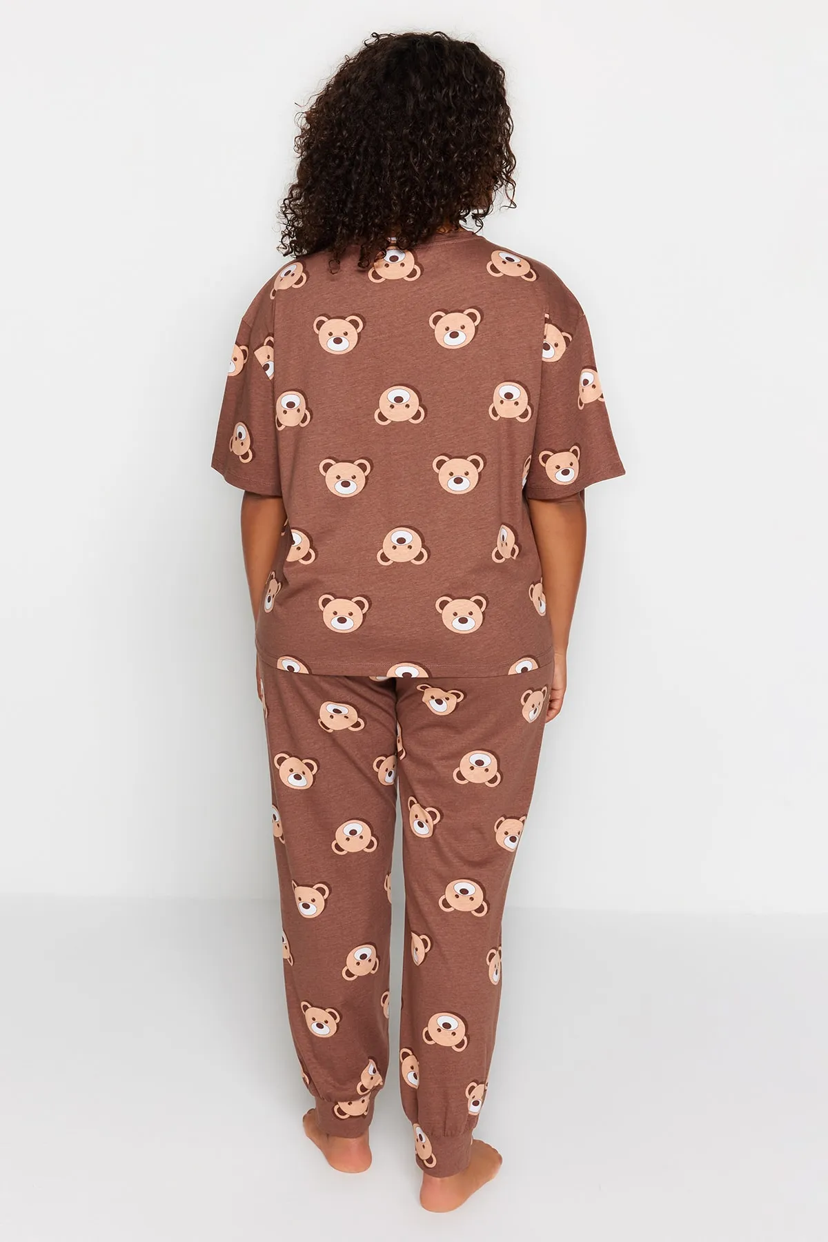 Trendyol Curve  Braunes Pyjama-Set aus Strick mit Teddybär-Muster TBBAW23AI00039