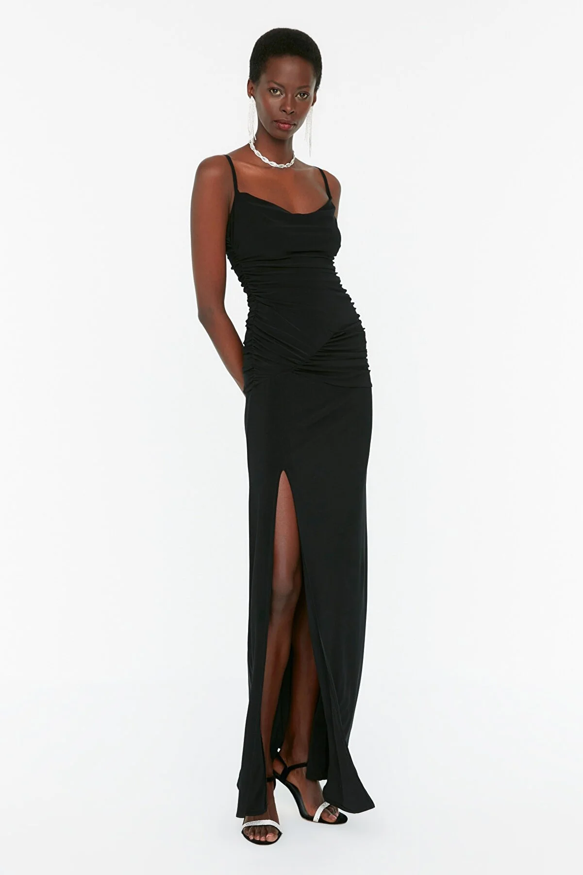 Trendyol Collection  Schwarzes langes Abendkleid aus Strick TPRSS22AE0112