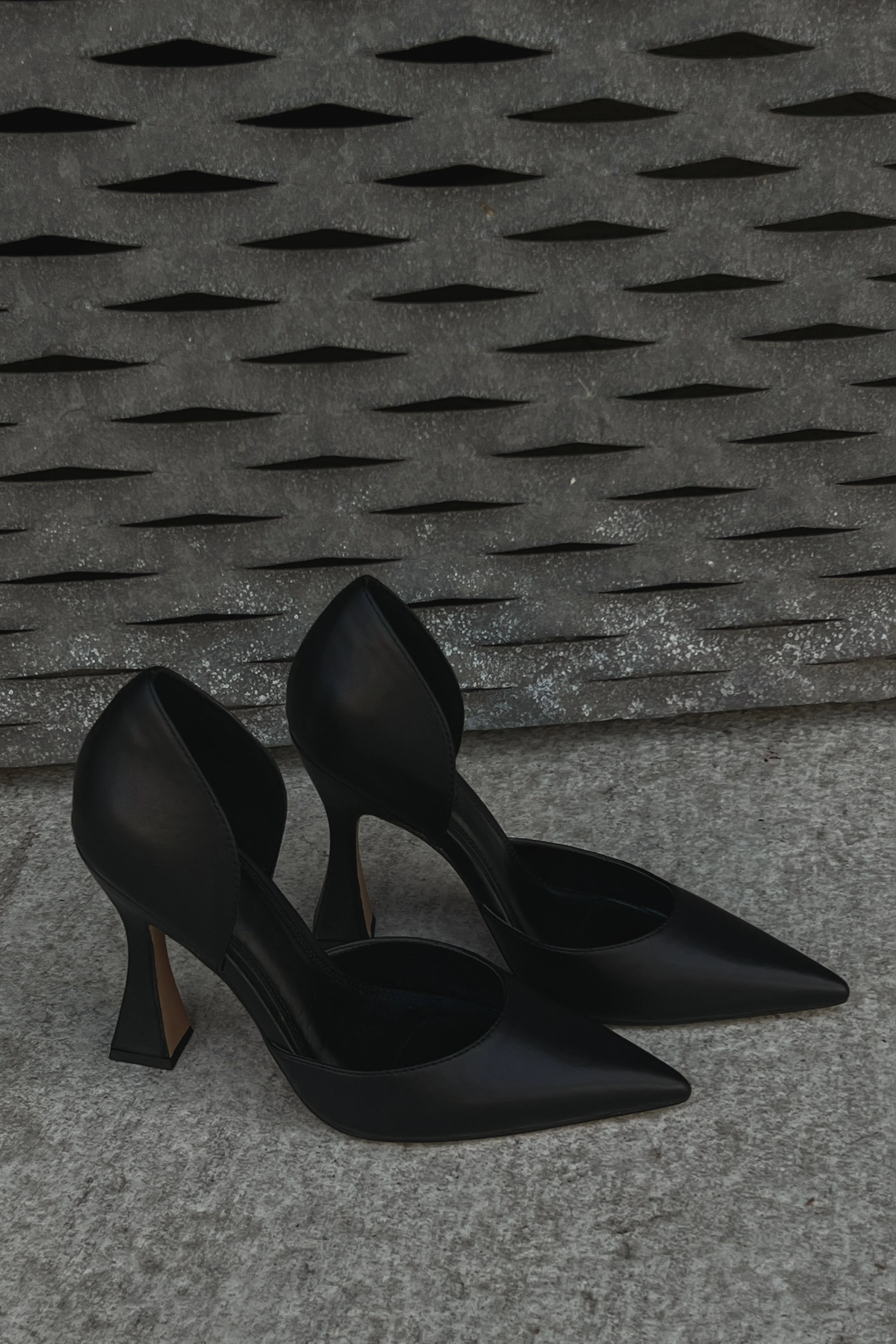 Pumps mit quadratischem Sanduhrabsatz