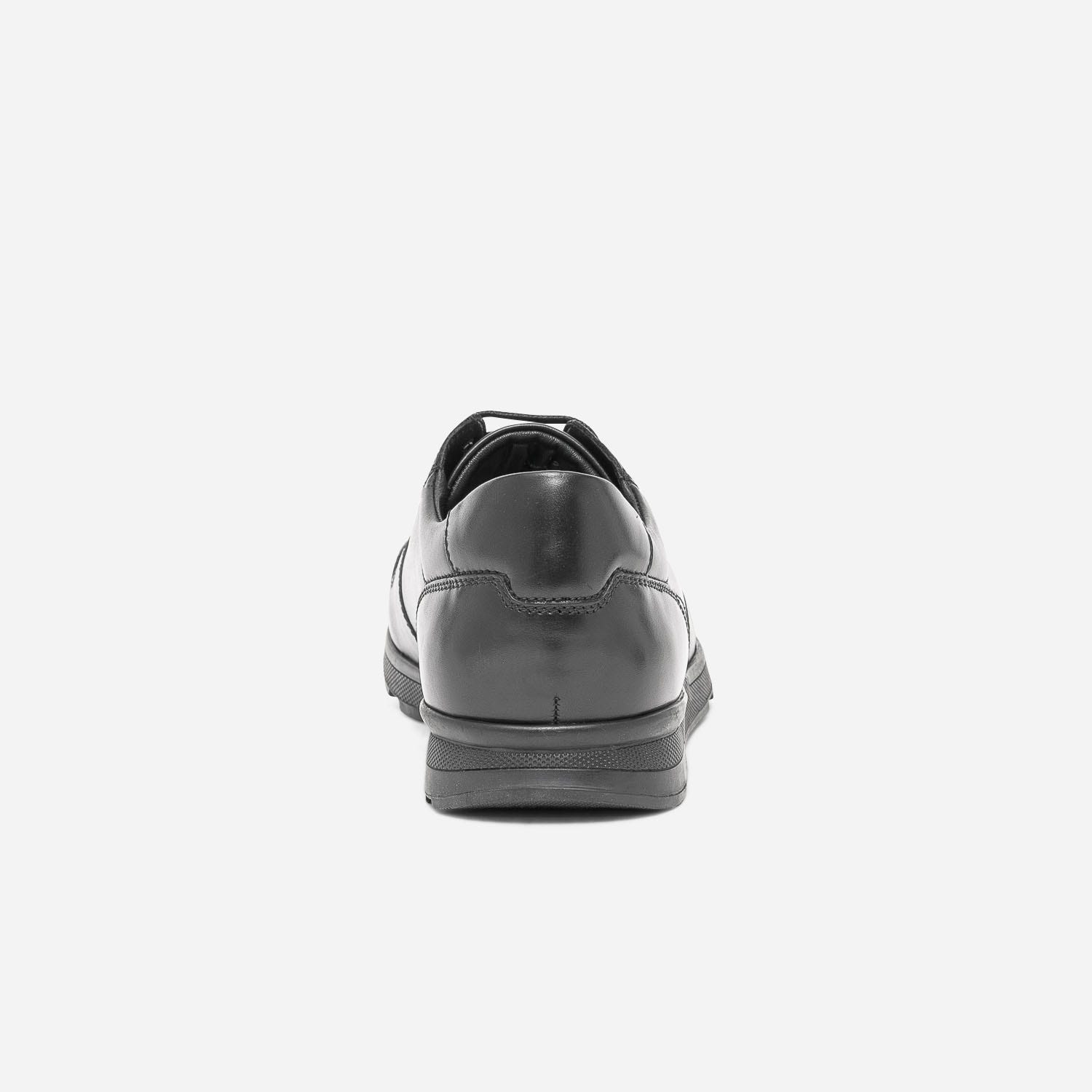 Tennis noire en cuir