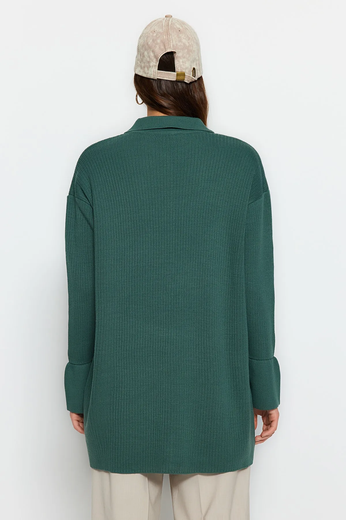 Trendyol Modest  Dunkelgrüne gerippte Strickjacke TCTAW24TH00025