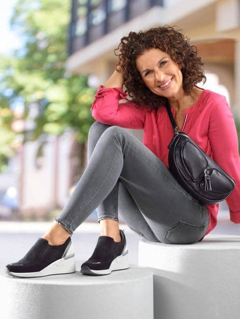 Slipper mit besonders hohem Keilabsatz