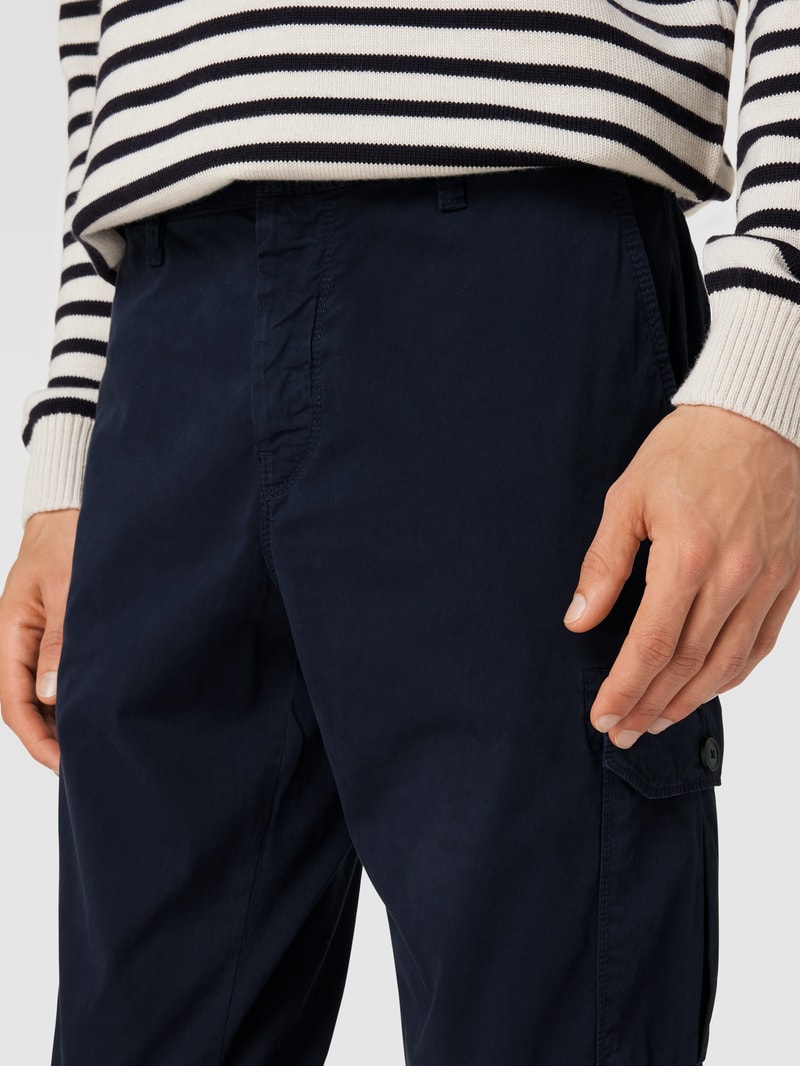 Cargohose mit Label-Patch Modell 'Taber' in marineblau