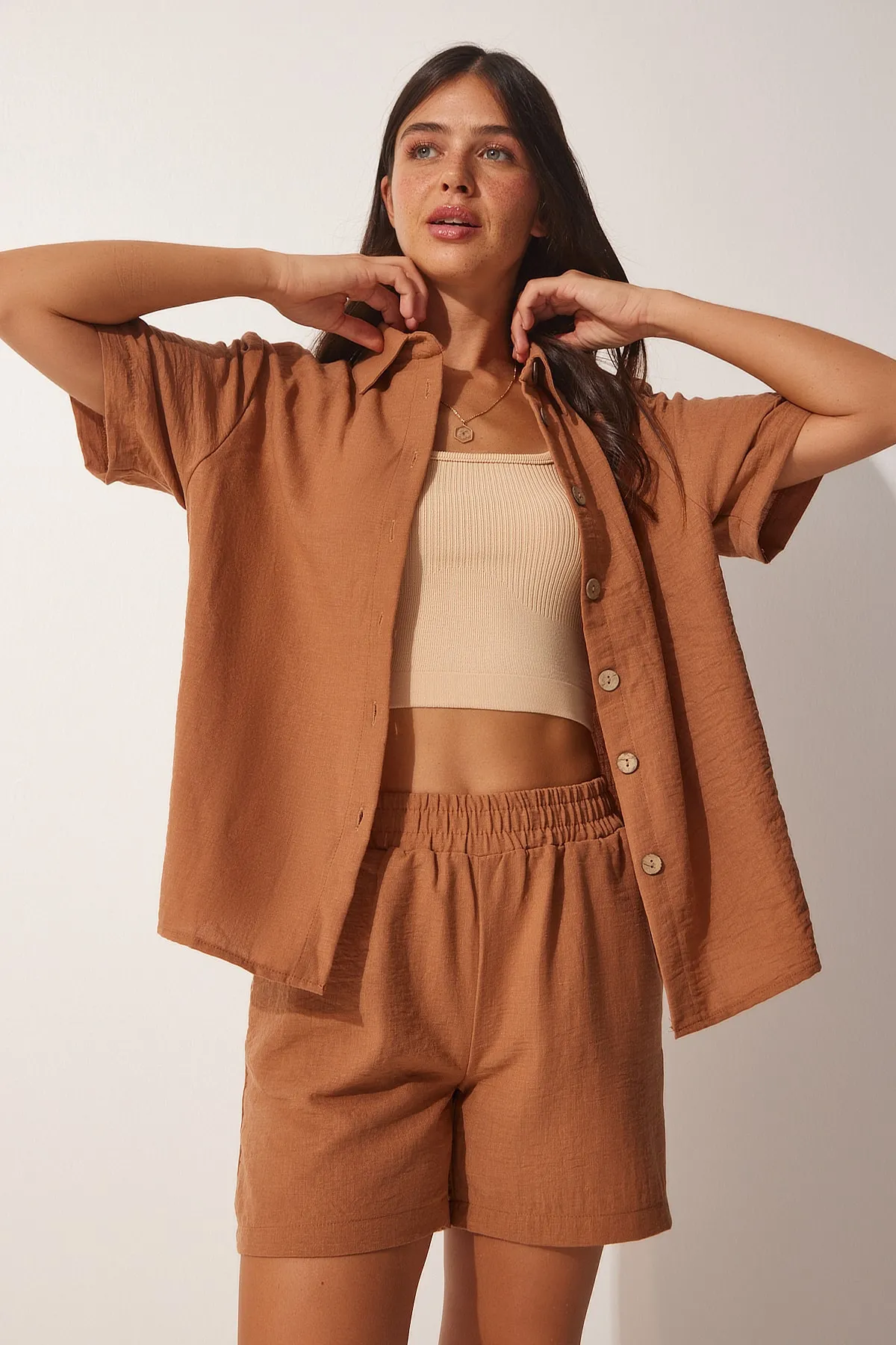 Happiness İstanbul  Shorts- und Hemd-Set aus Leinen in Biscuit für Damen FN03075