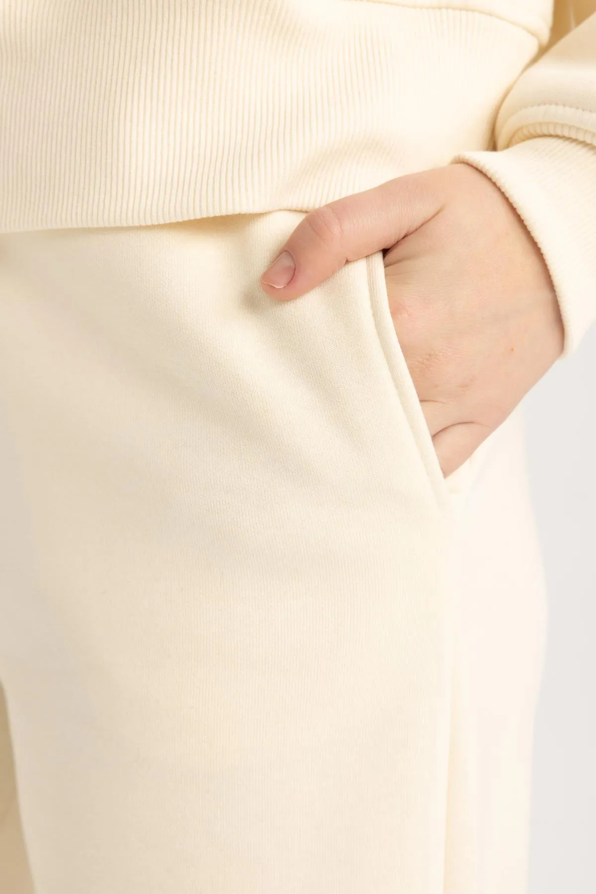 DeFacto  Gerade geschnittene, dicke Jogginghose mit hoher Taille und Taschen