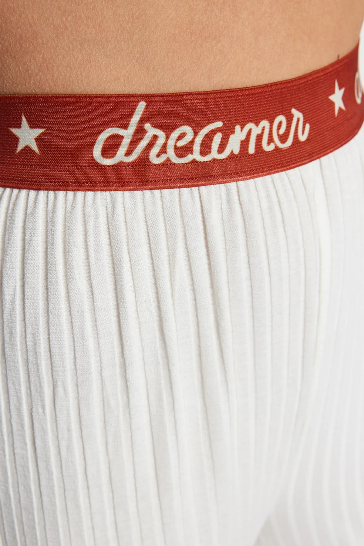 Trendyol Collection  Ecrufarbener, mit Slogan bedruckter, detaillierter Gummi-T-Shirt-Hose aus schnurgebundener Baumwolle, gestrickter Pyjama THMSS21PT1016