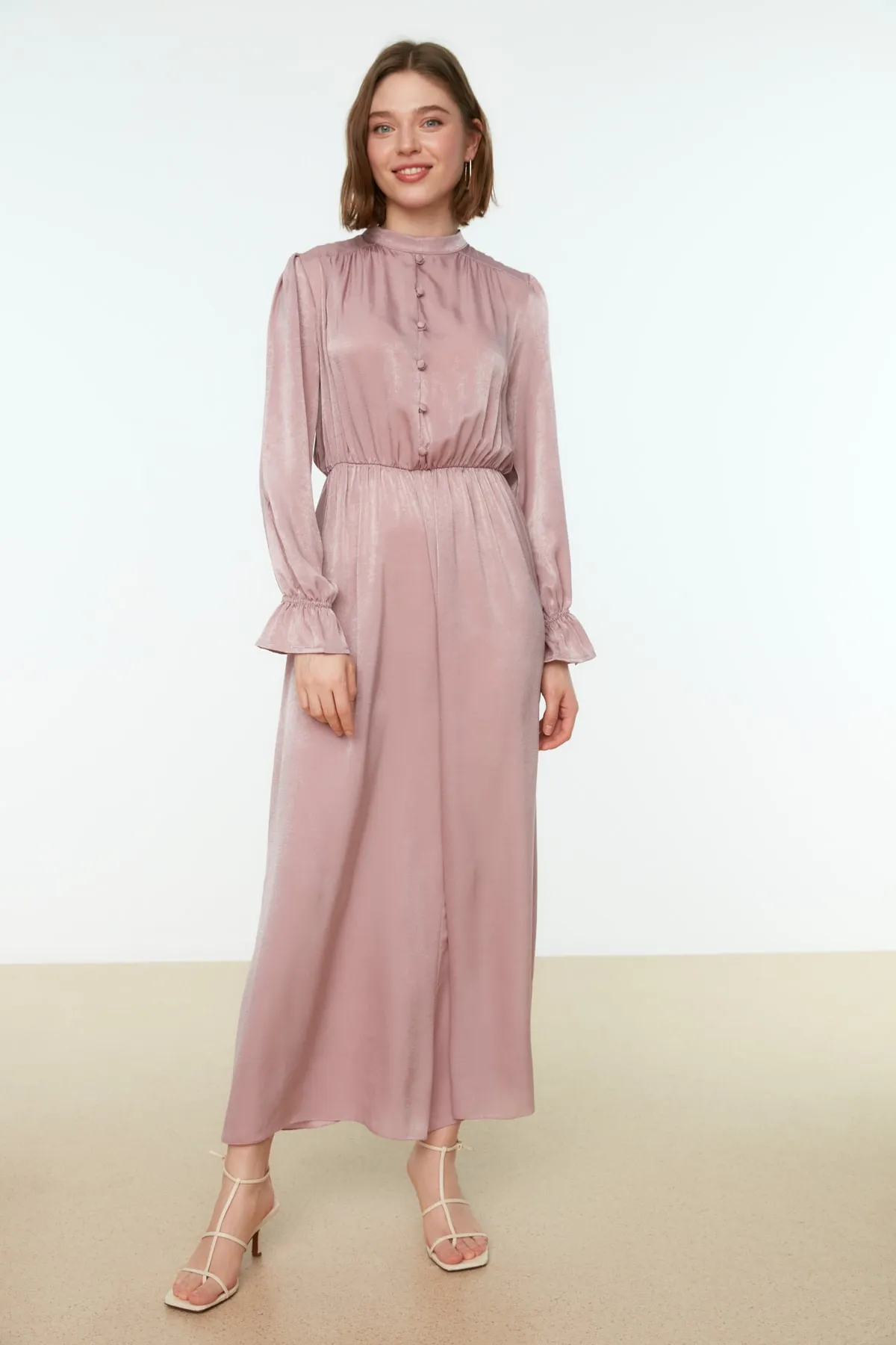 Trendyol Modest  Abendkleid aus Satin mit „Dried Rose Brit“-Details TCTSS22EB0090