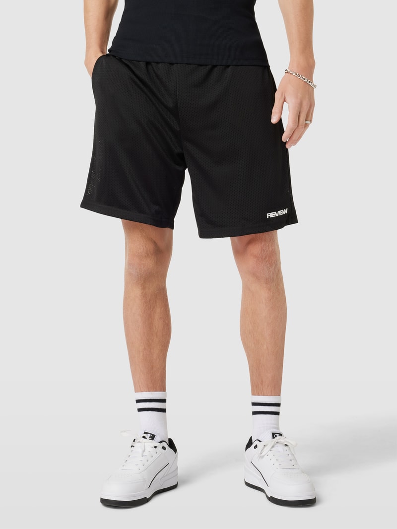 Shorts mit Lochmuster in schwarz