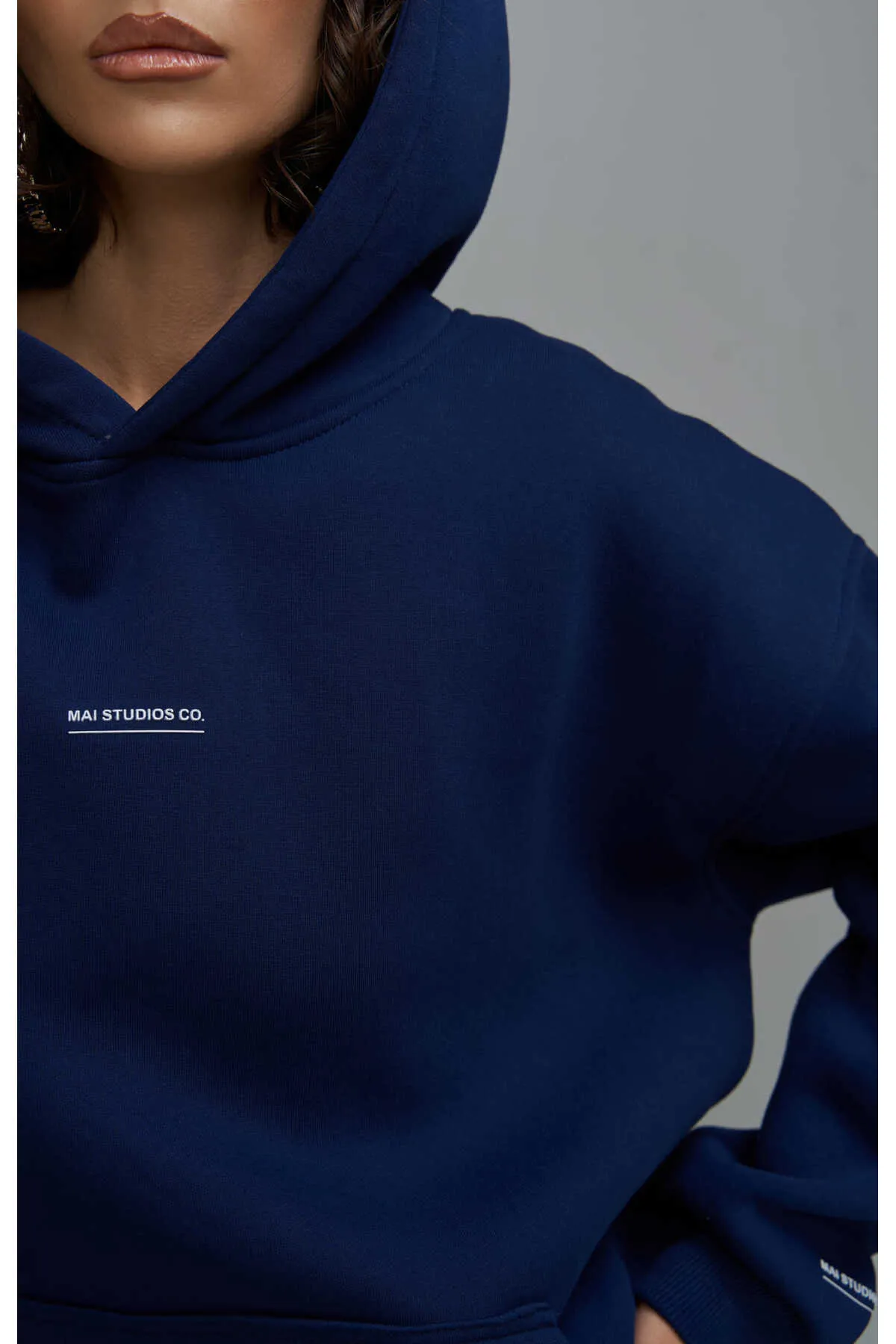 MAİ COLLECTİON  Marineblaues Trainingsanzug-Set mit minimalistischem Print