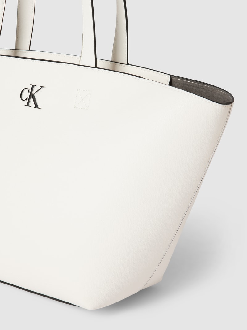 Shopper mit Label-Detail in weiss
