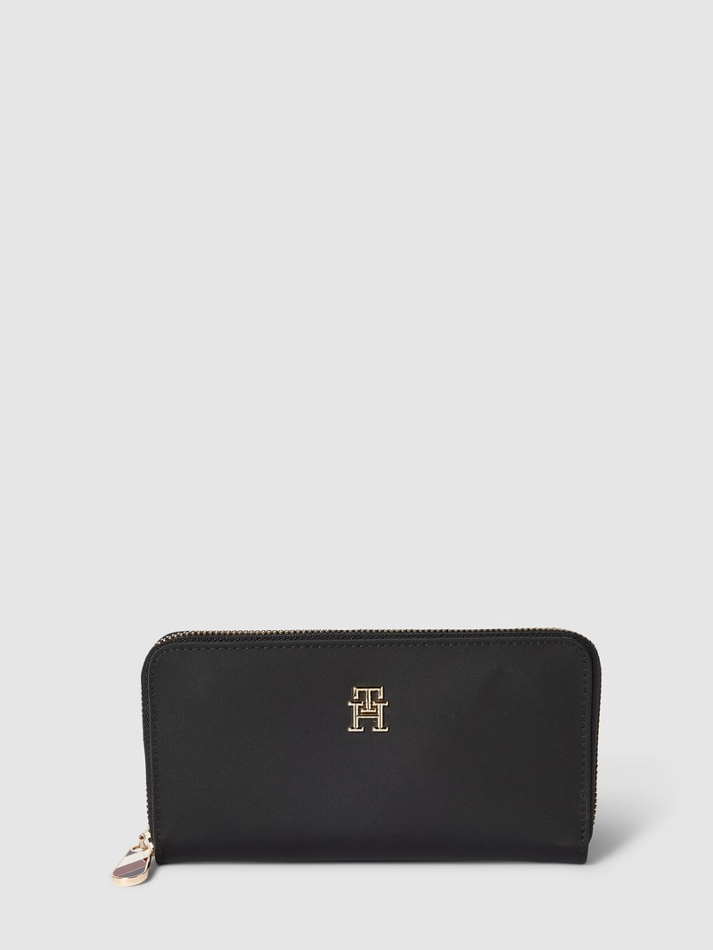 Portemonnaie mit Label-Applikation Modell 'POPPY' in black