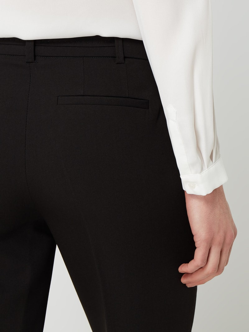 Slim Fit Stoffhose mit Stretch-Anteil in schwarz