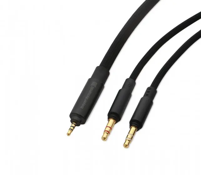 Audiophiles Anschlusskabel, symmetrisch, 1,40 m Symmetrisches Anschlusskabel für beidseitige Kabelführung mit Leitern aus OCC 7N-Kupfer und 2,5 mm 4-Pol-Klinkenstecker