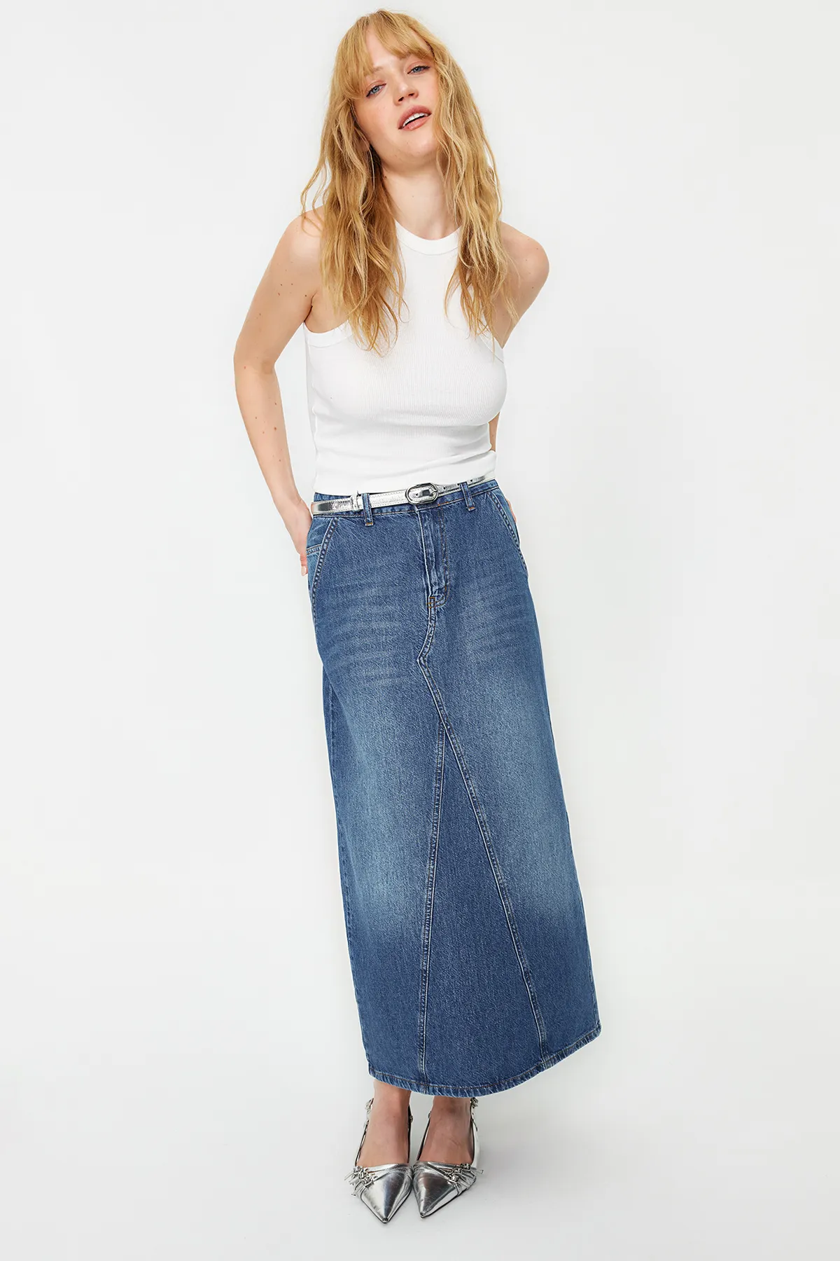 Trendyol Collection  Blauer Maxi-Jeansrock mit hoher Taille und detaillierten Nähten TWOSS24ET00009