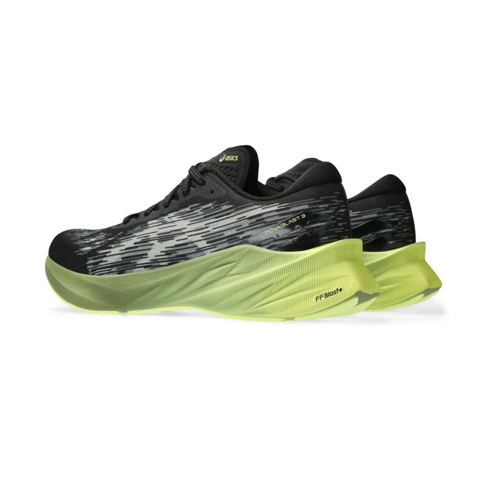 Asics Novablast 3 1011B458-005 / schwarz