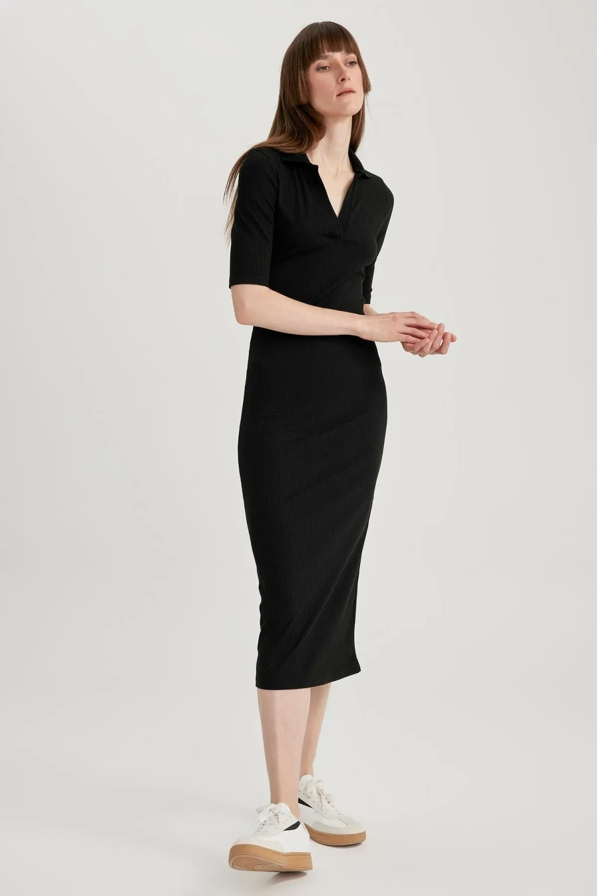 DeFacto  Figurbetontes, geripptes Camisole-Midi-Kurzarmkleid mit Polo-Ausschnitt