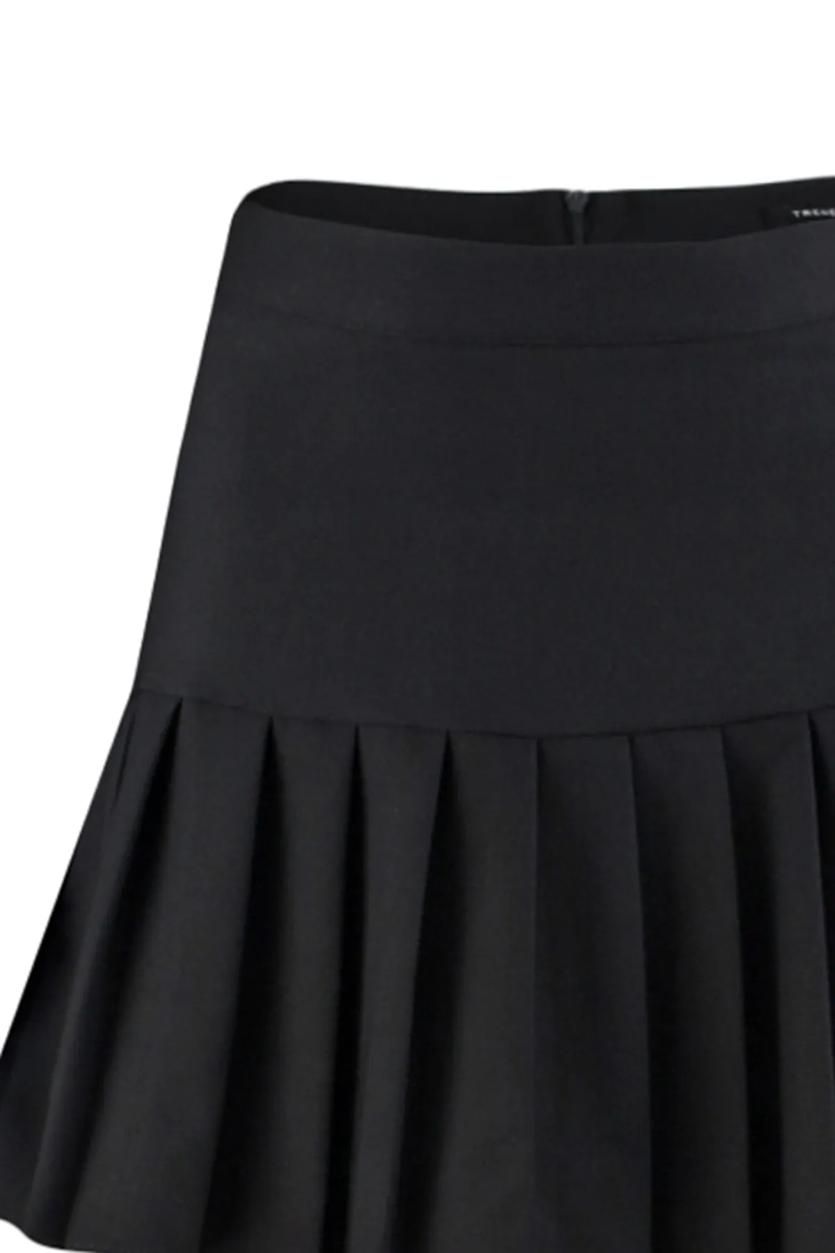 Trendyol Collection  Schwarzer Webrock in Minilänge – Plissee-Detail, TWOAW23ET00059