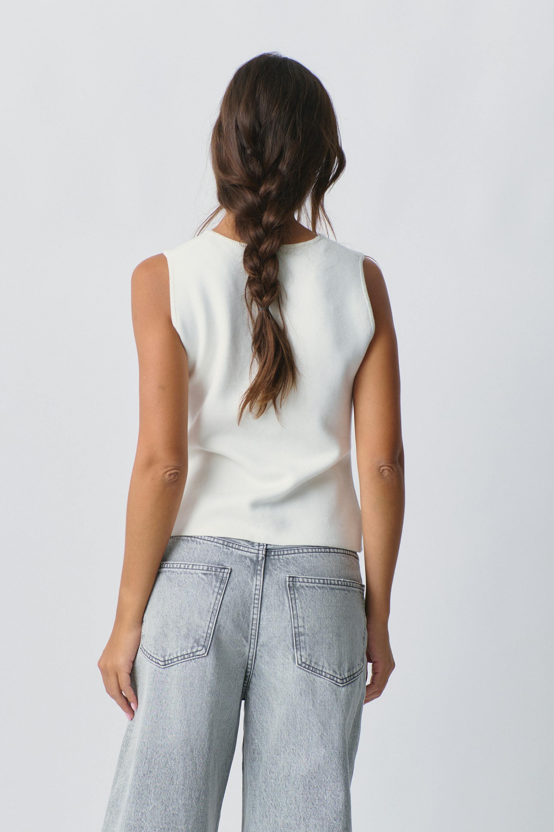 Knitted vest