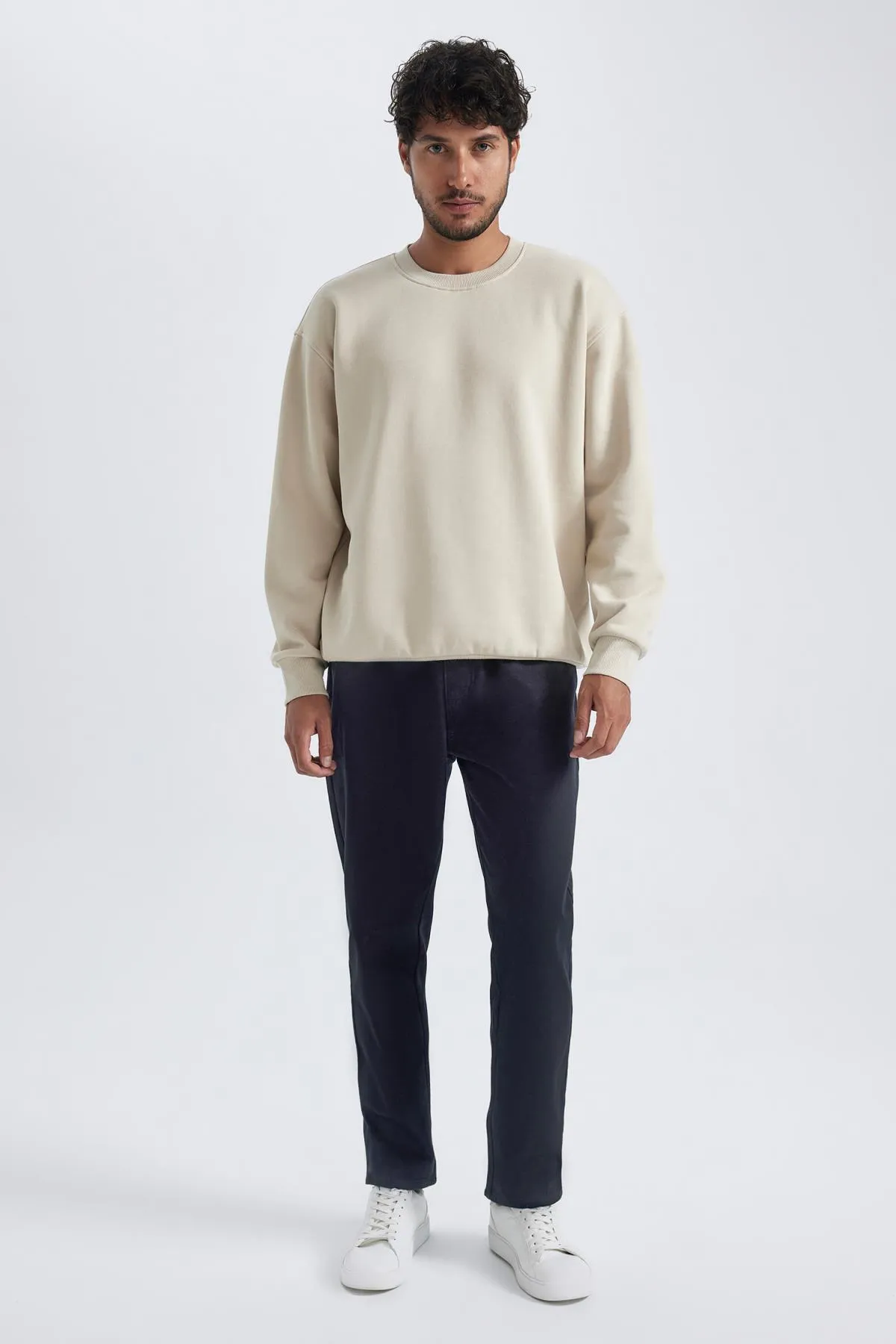 DeFacto  Basic-Sweatshirt mit Rundhalsausschnitt in Oversize-Passform