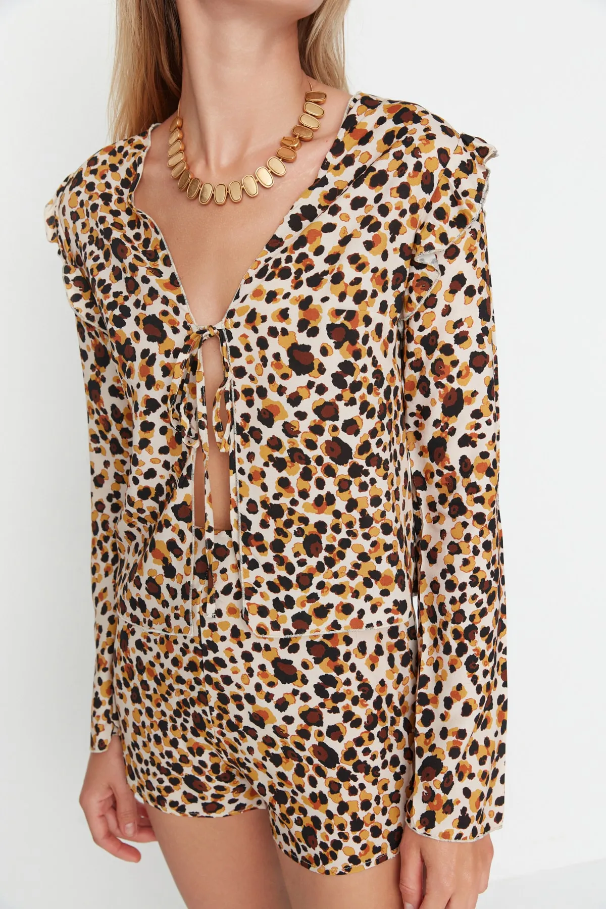 Trendyol Collection  Mehrfarbiges Strand-Unterteil-Oberteil-Set mit Leopardenmuster und Bindedetail TBESS22AU0271