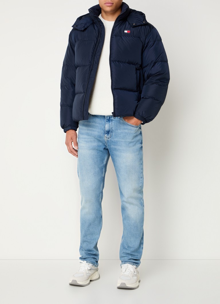 Jaqueta puffer Tommy Hilfiger Alaska com enchimento de plumas e capuz removível.