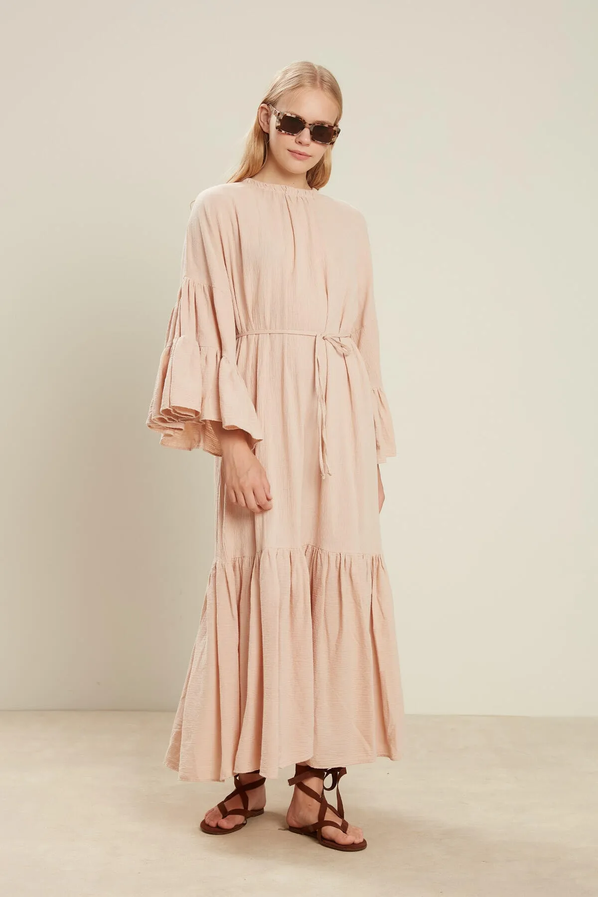 Manuka  Kleid mit Volants aus Baumwolle in Crinkle-Optik, Lachsfarben