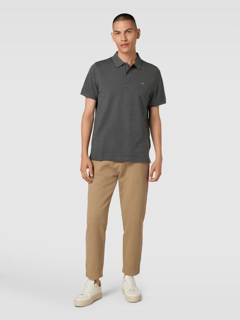 Poloshirt mit seitlichen Schlitzen Modell 'SHIELD' in anthrazit meliert