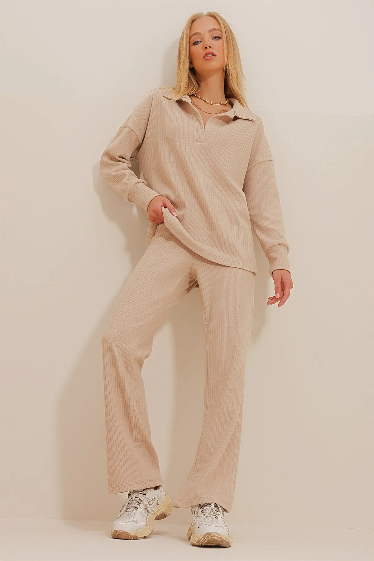 Trend Alaçatı Stili  Beiges Strickoberteil mit Polokragen und Palazzohose für Damen, Set aus Strickunterteil und Oberteil ALC-796-001