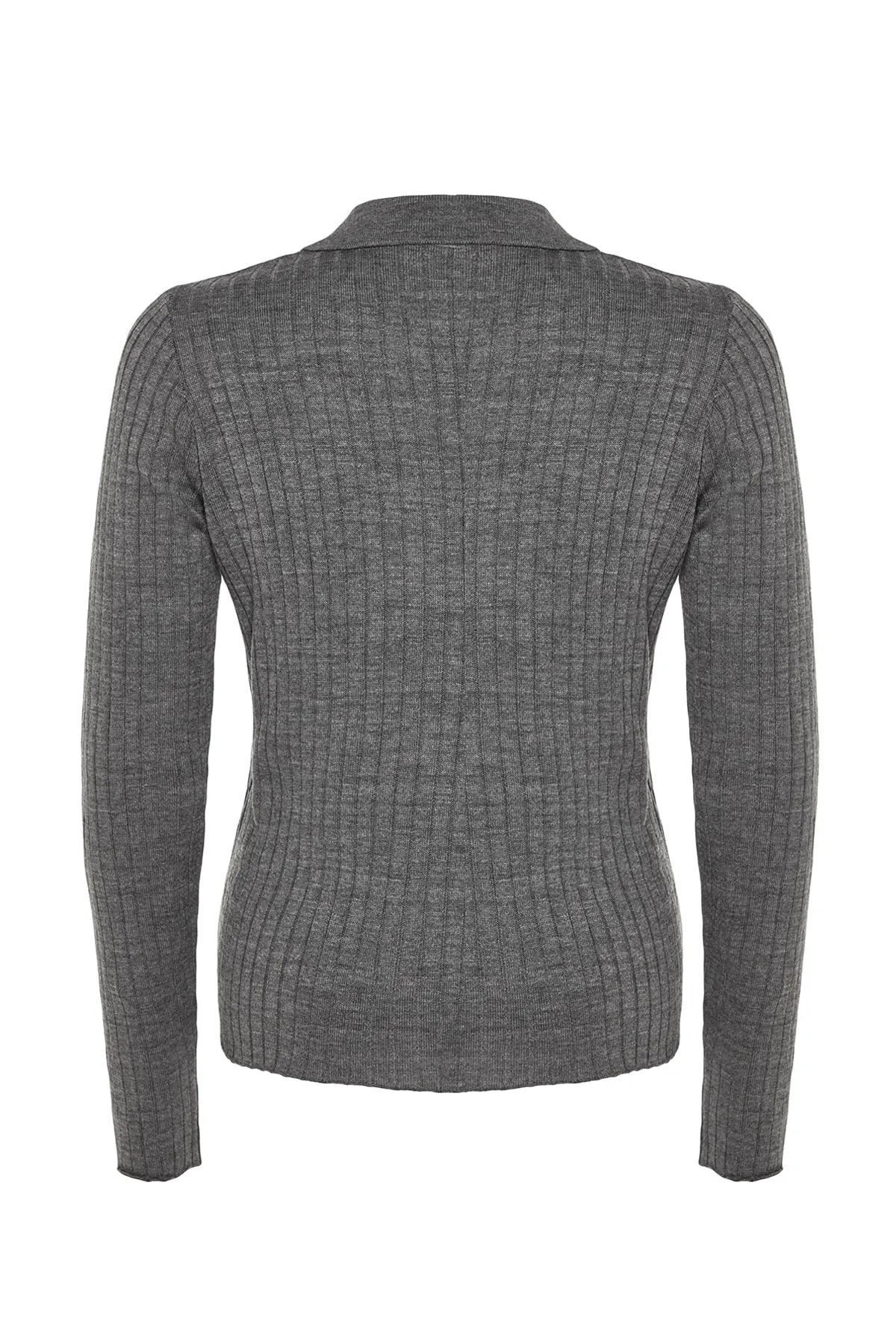 Trendyol Curve  Anthrazitfarbener Strickpullover mit Polokragen und detaillierten Ärmeln TBBAW24AN00048