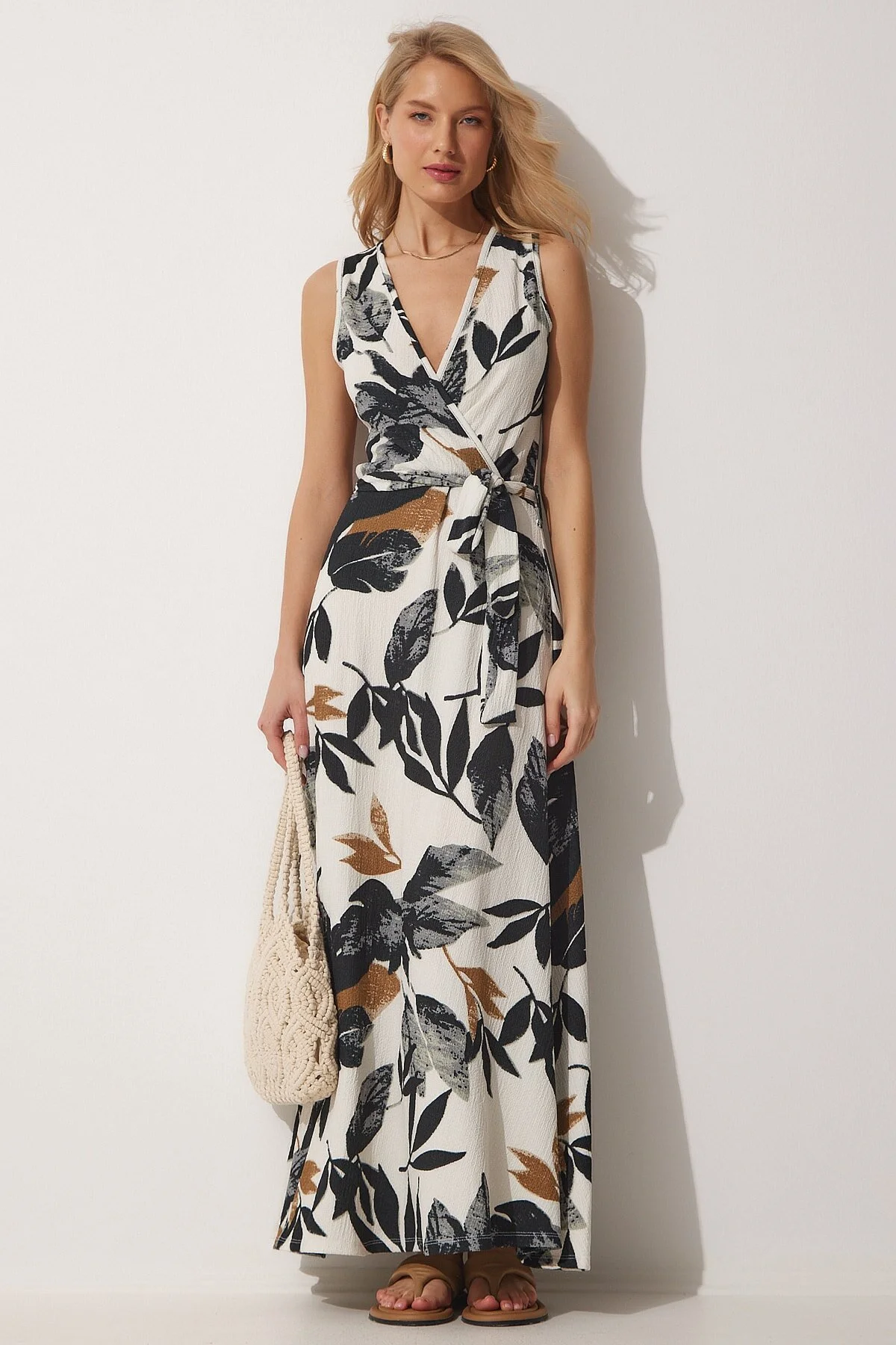 Happiness İstanbul  Damen-Sommerstrickkleid mit Wickelkragen und cremefarbenem Blumenmuster in Grün ZH00016