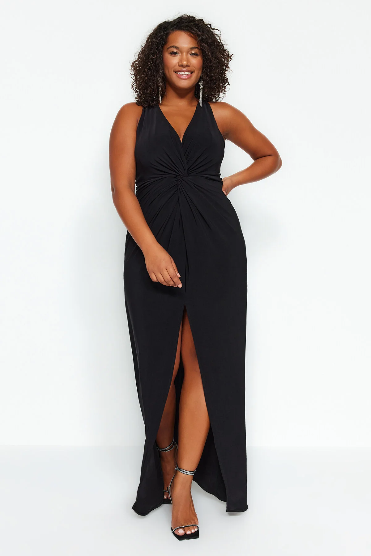 Trendyol Curve  Schwarzes Midi-Strickkleid mit Schlitz TBBAW24AH00095