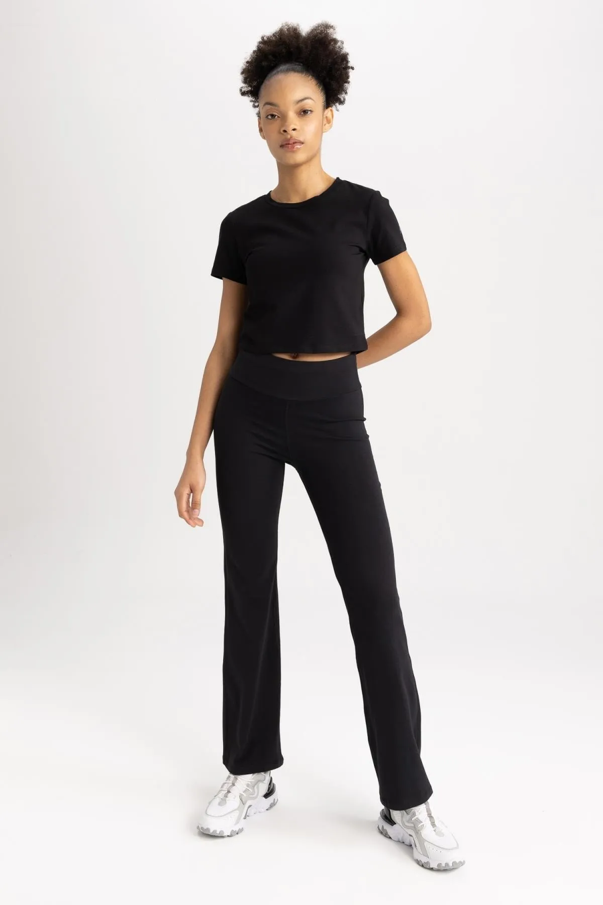 DeFacto  Passform: Yoga-Baumwollhose mit ausgestelltem Bein