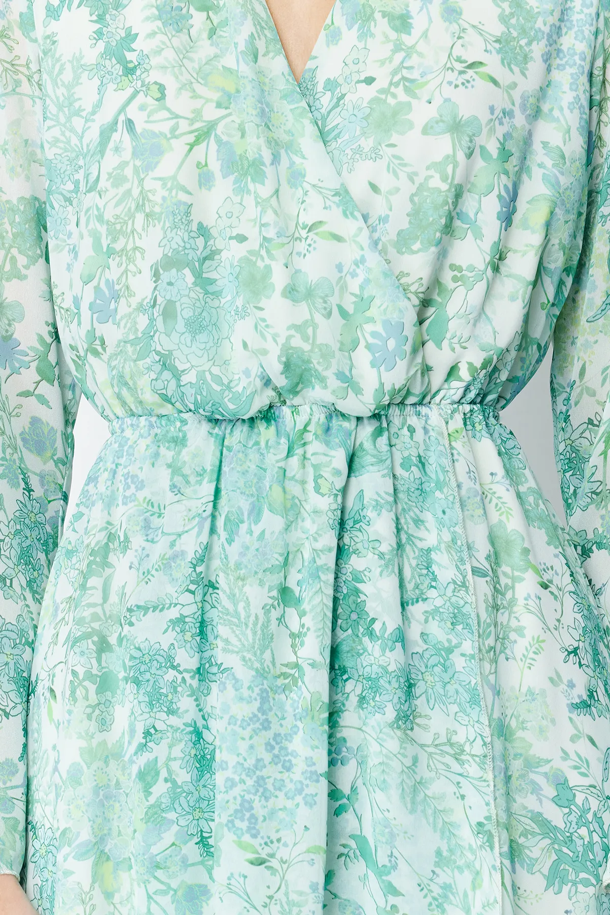Trendyol Collection  Grünes, geblümtes Mini-Webkleid mit Chiffon-Futter und Taillenöffnung TWOSS24EL00642