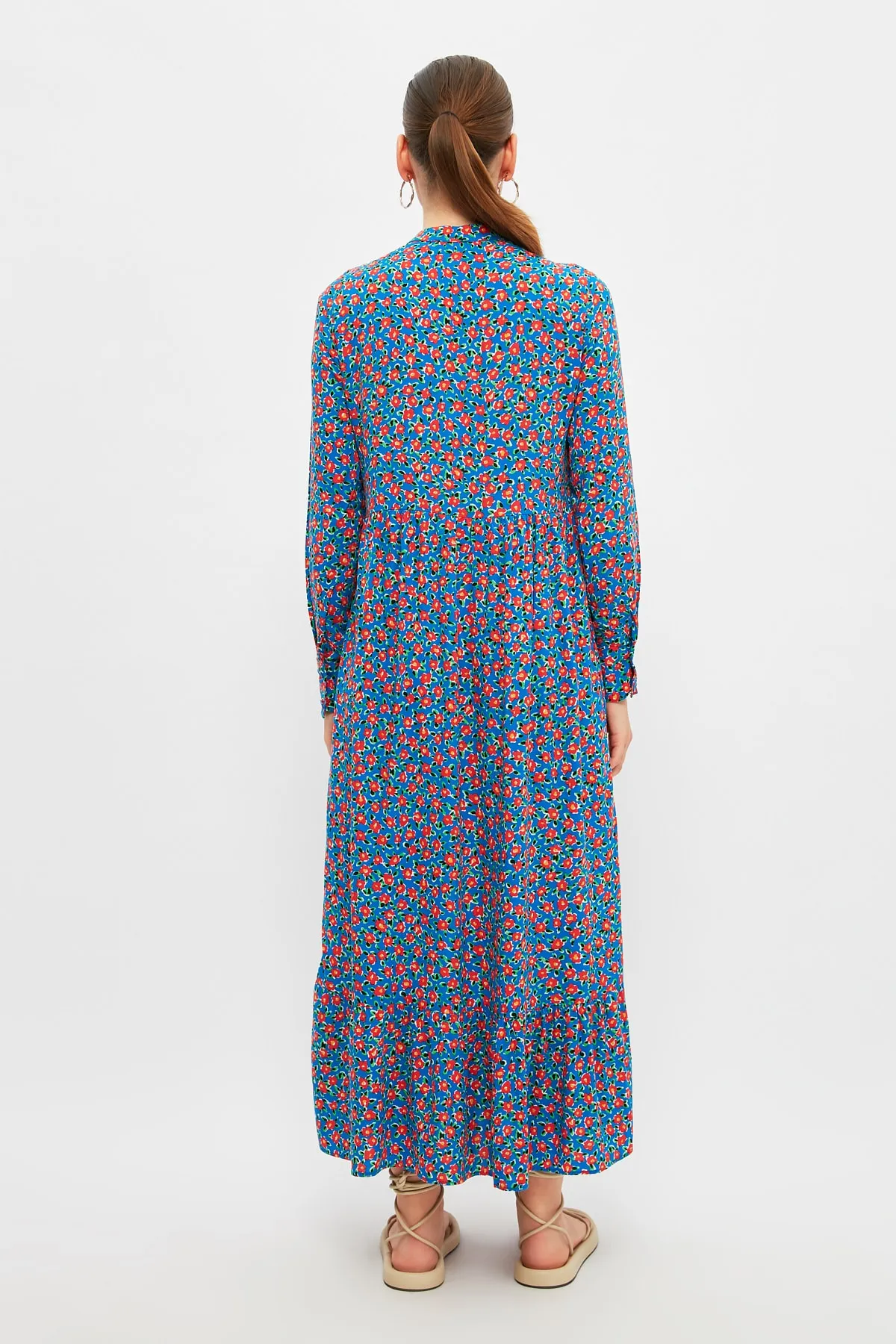 Trendyol Modest  Blaues, gewebtes Kleid mit Blumenmuster und weiter Passform TCTSS21EL4051