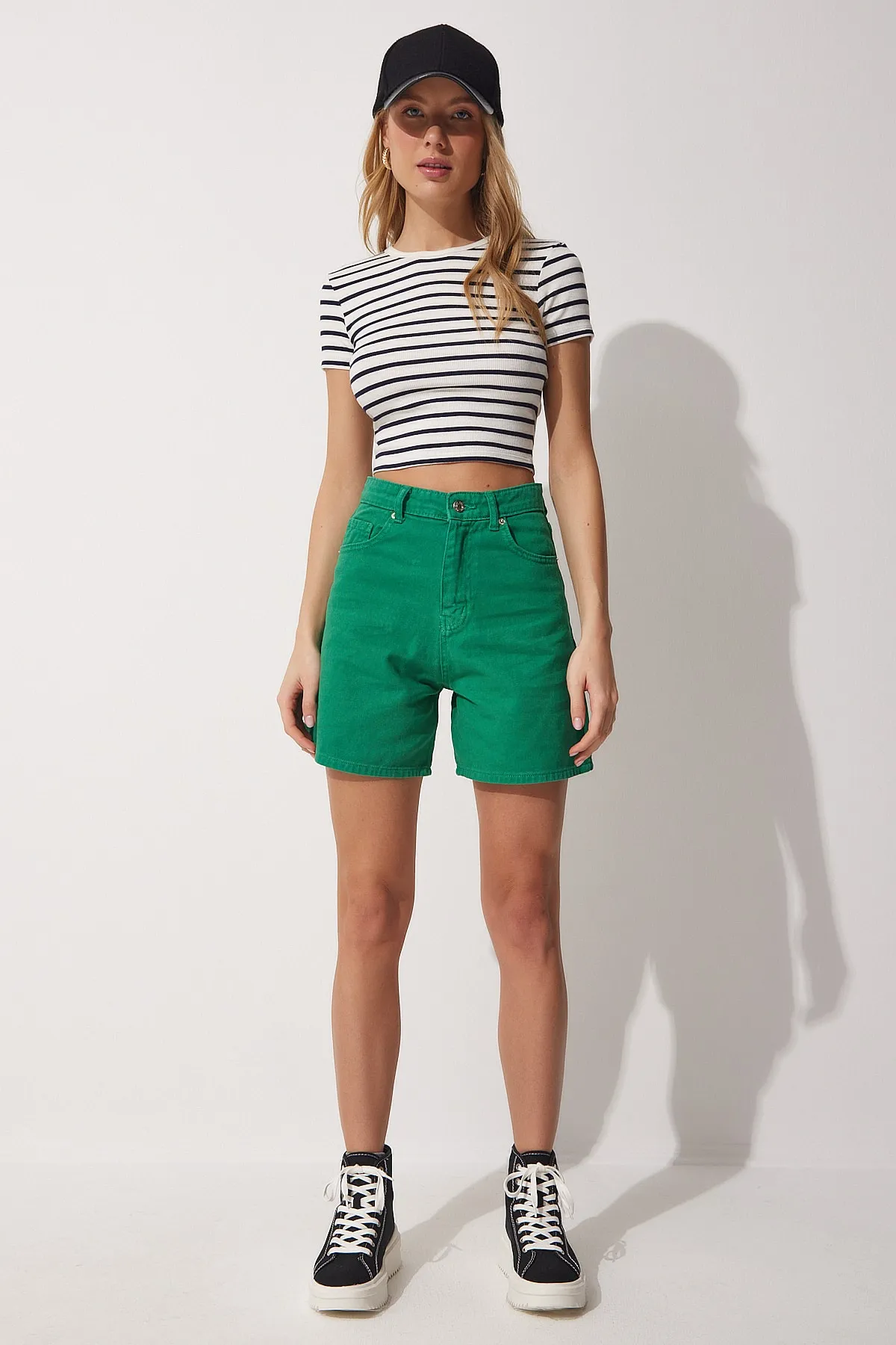Happiness İstanbul  Grüne Bermuda-Jeansshorts für Damen RH00016