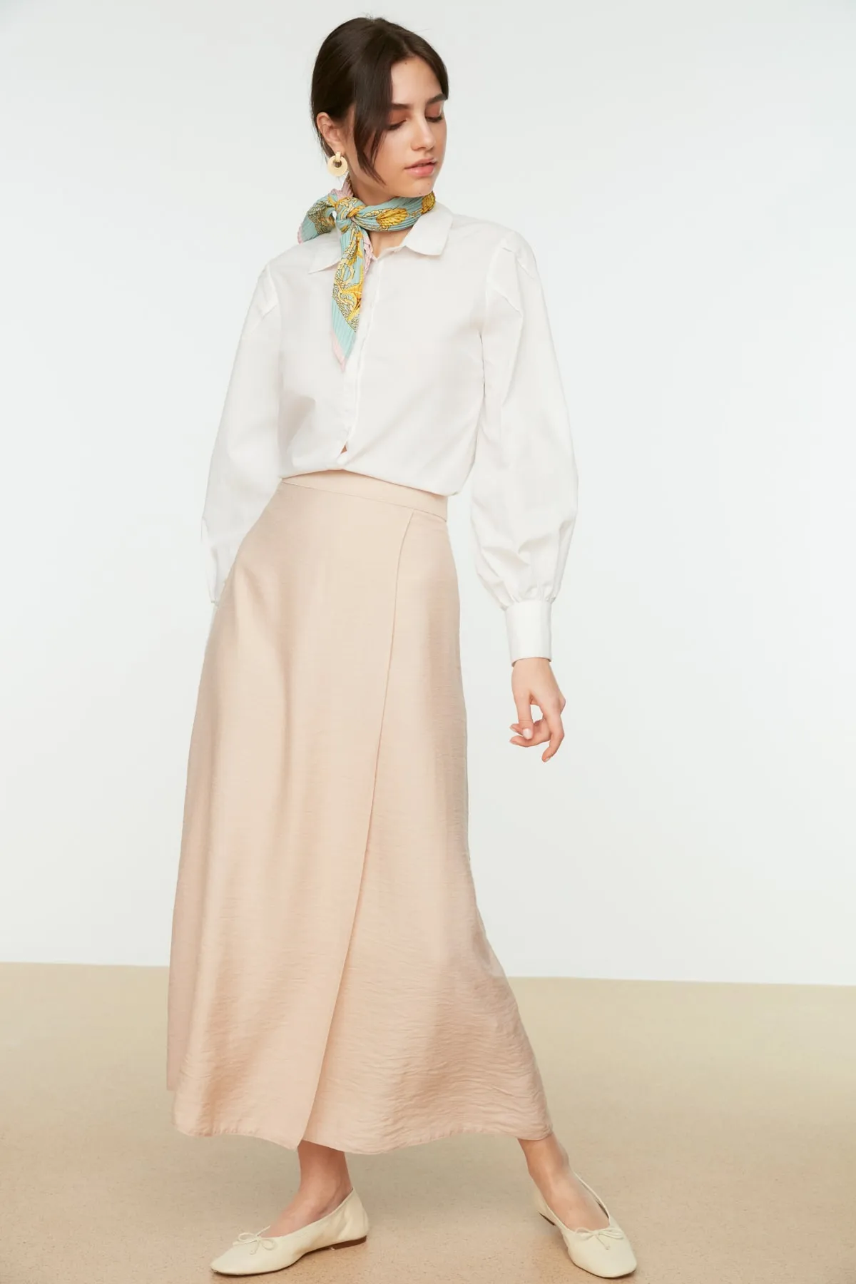 Trendyol Modest  Beigefarbener Webrock mit Bindedetail TCTSS22EE0009