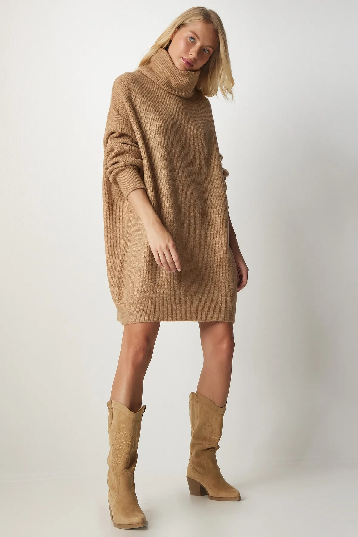 Happiness İstanbul  Langer Rollkragenpullover für Damen in Keksoptik, MX00107