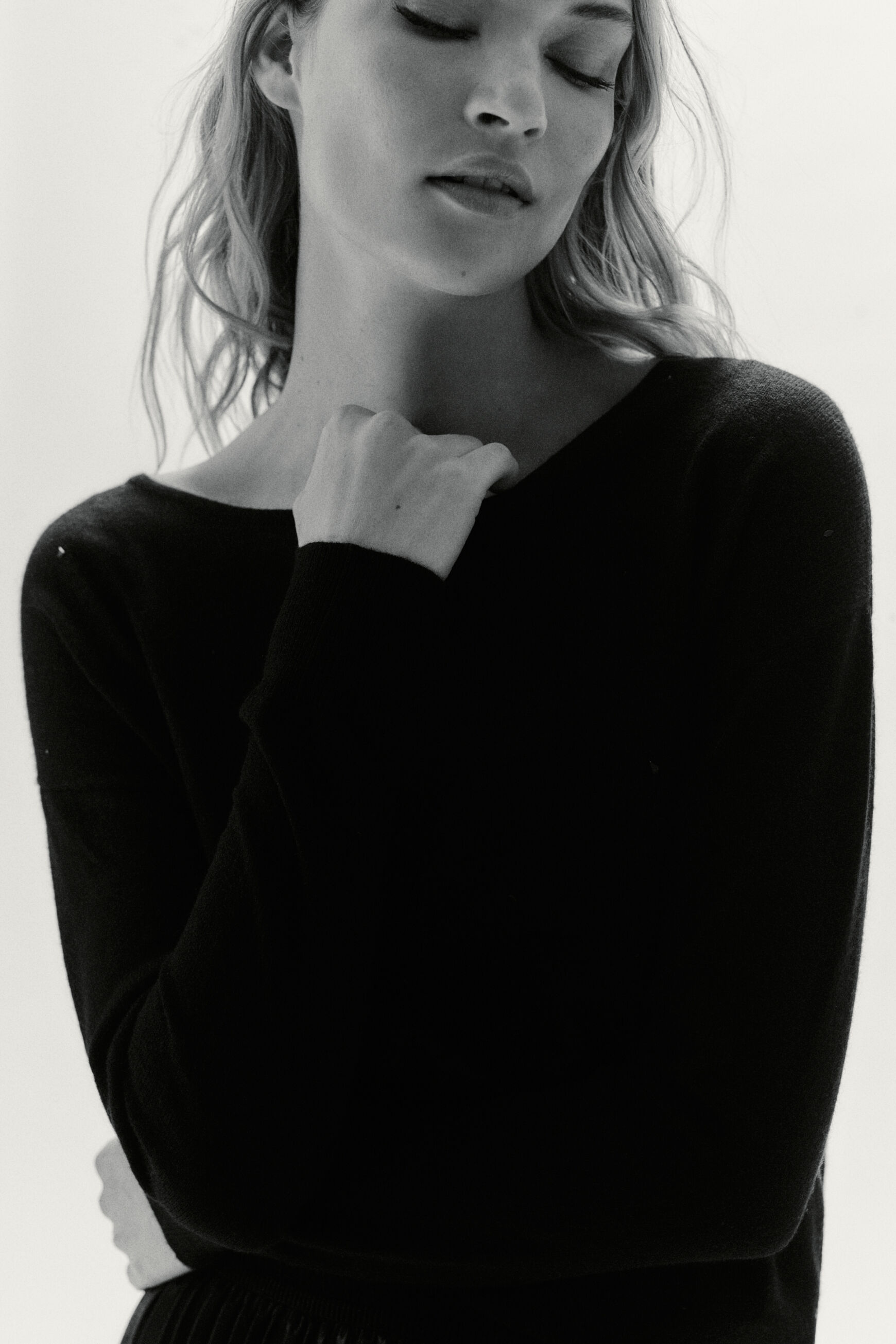 pull laura noir femme