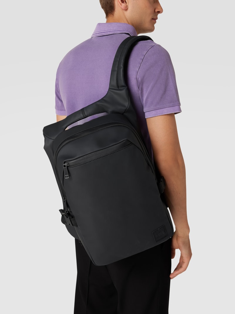Rucksack mit Label-Patch Modell 'Advance Backpack' in schwarz