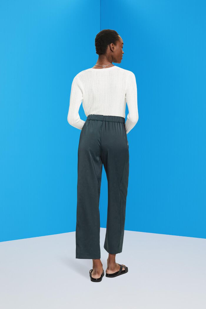 Satinhose mit weitem Bein