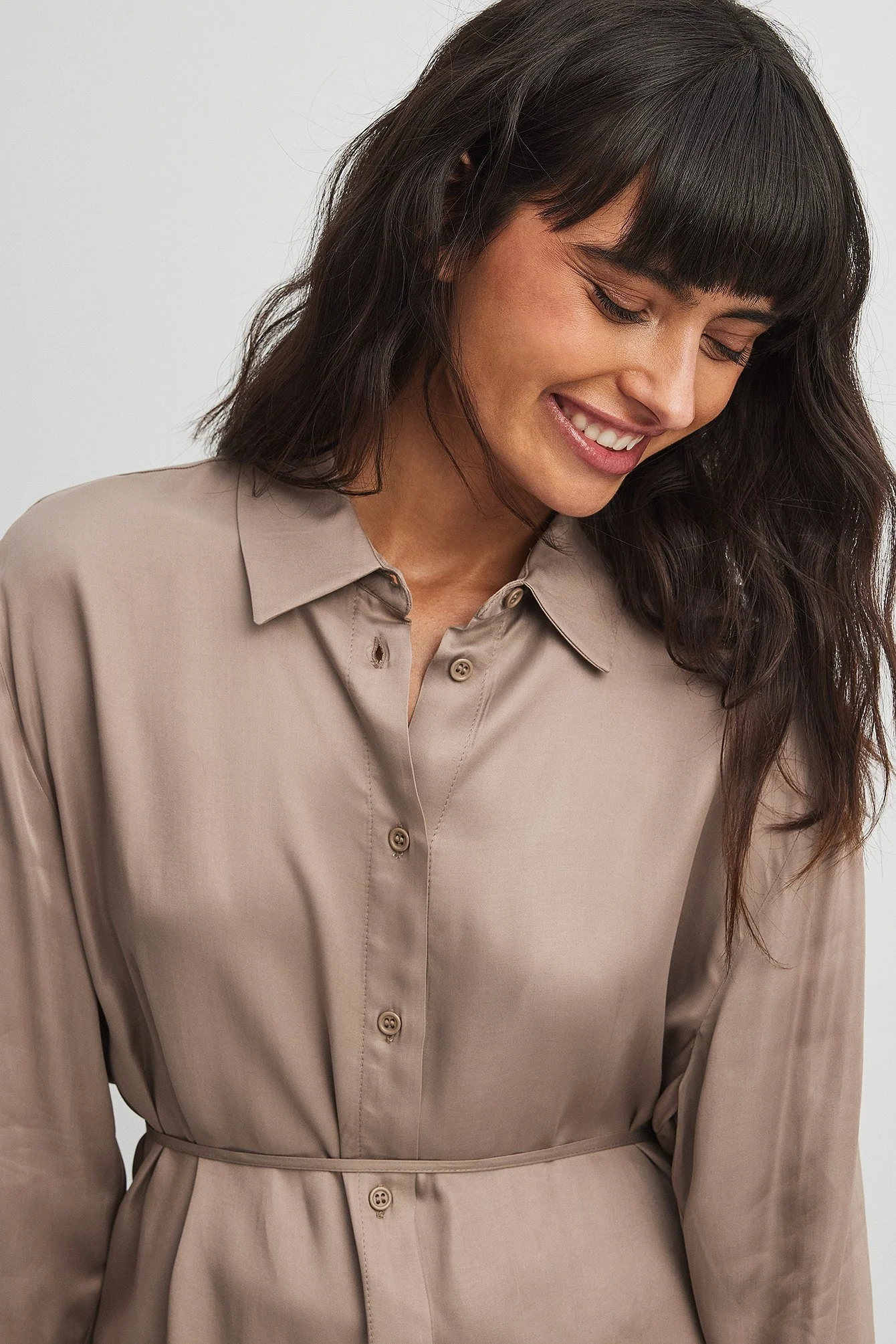 Satin-Hemdbluse mit Trägerdetails