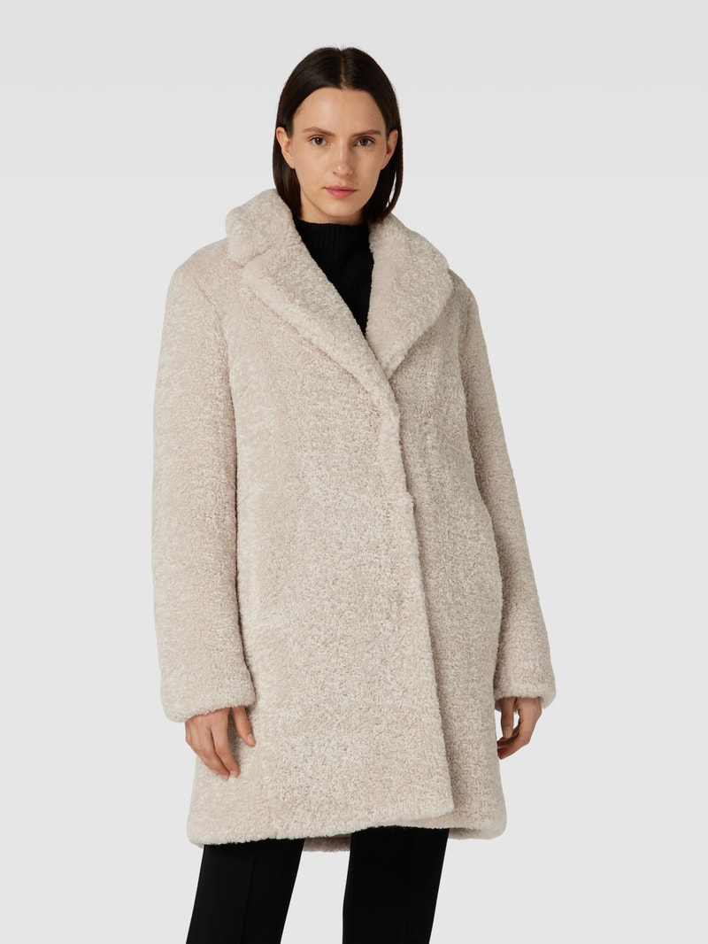 Mantel aus Teddyfell in offwhite