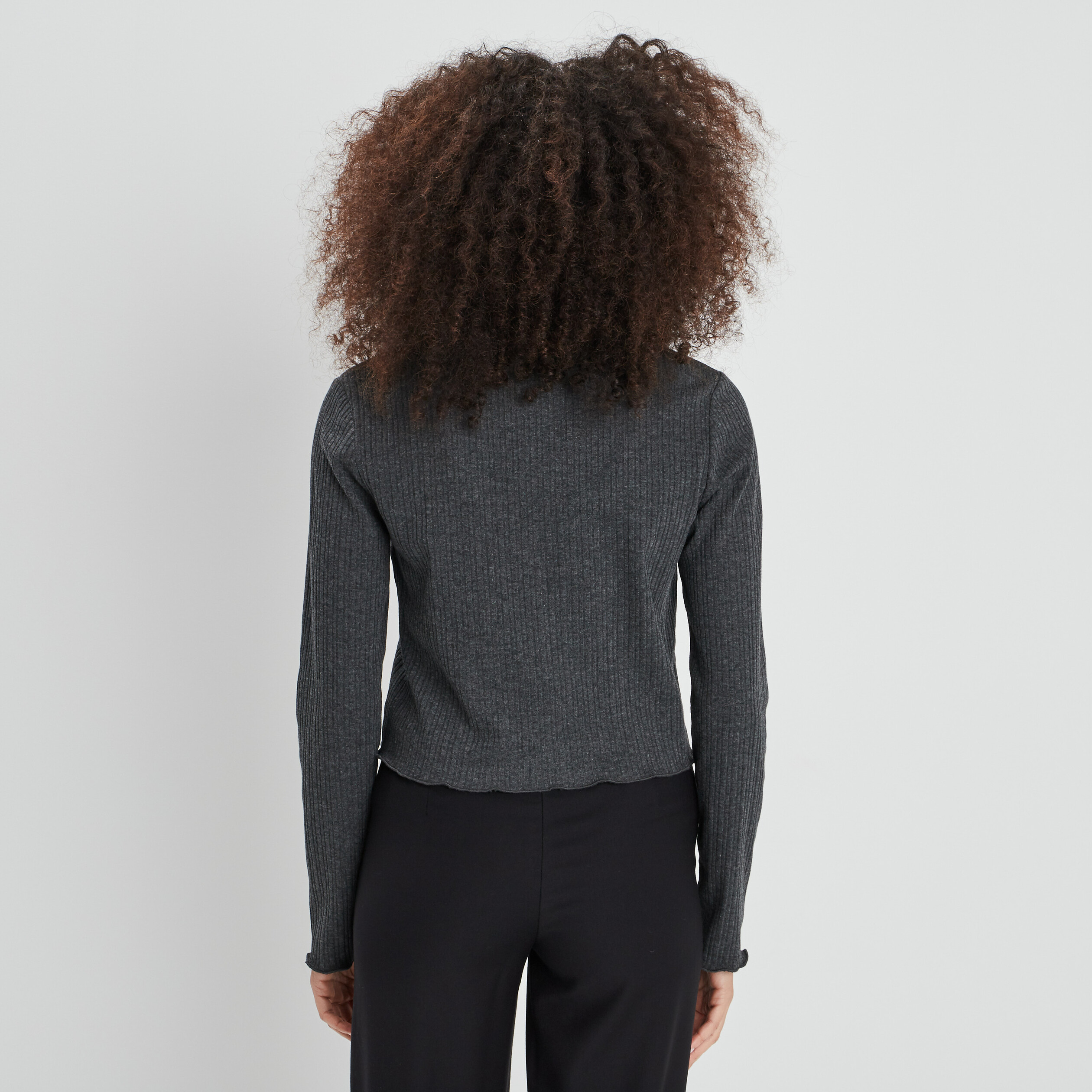 T-shirt côtelé avec col en V gris foncé femme | La Halle