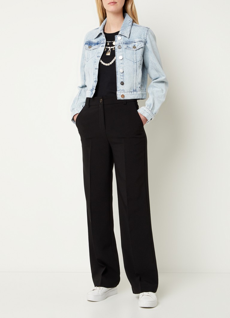 Jachetă NIKKIE Brentwood Cropped din denim cu nasturi decorativi