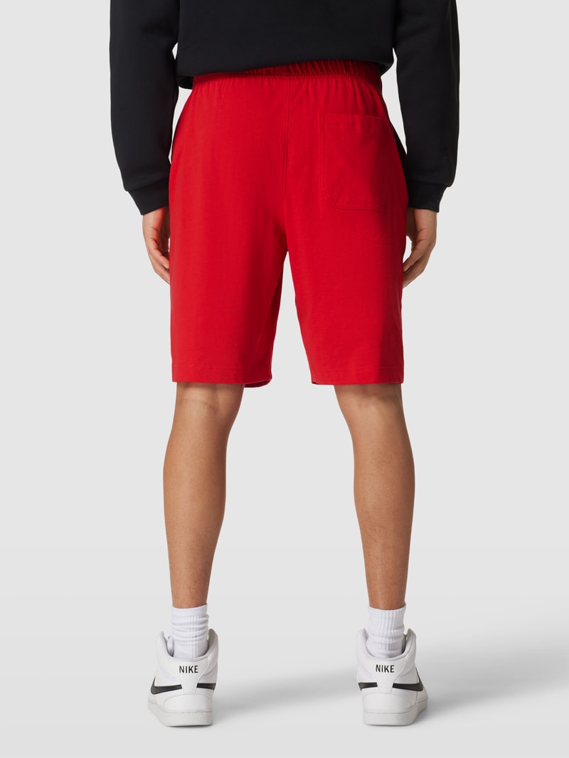 Sweatshorts mit seitlichen Eingrifftaschen in rot
