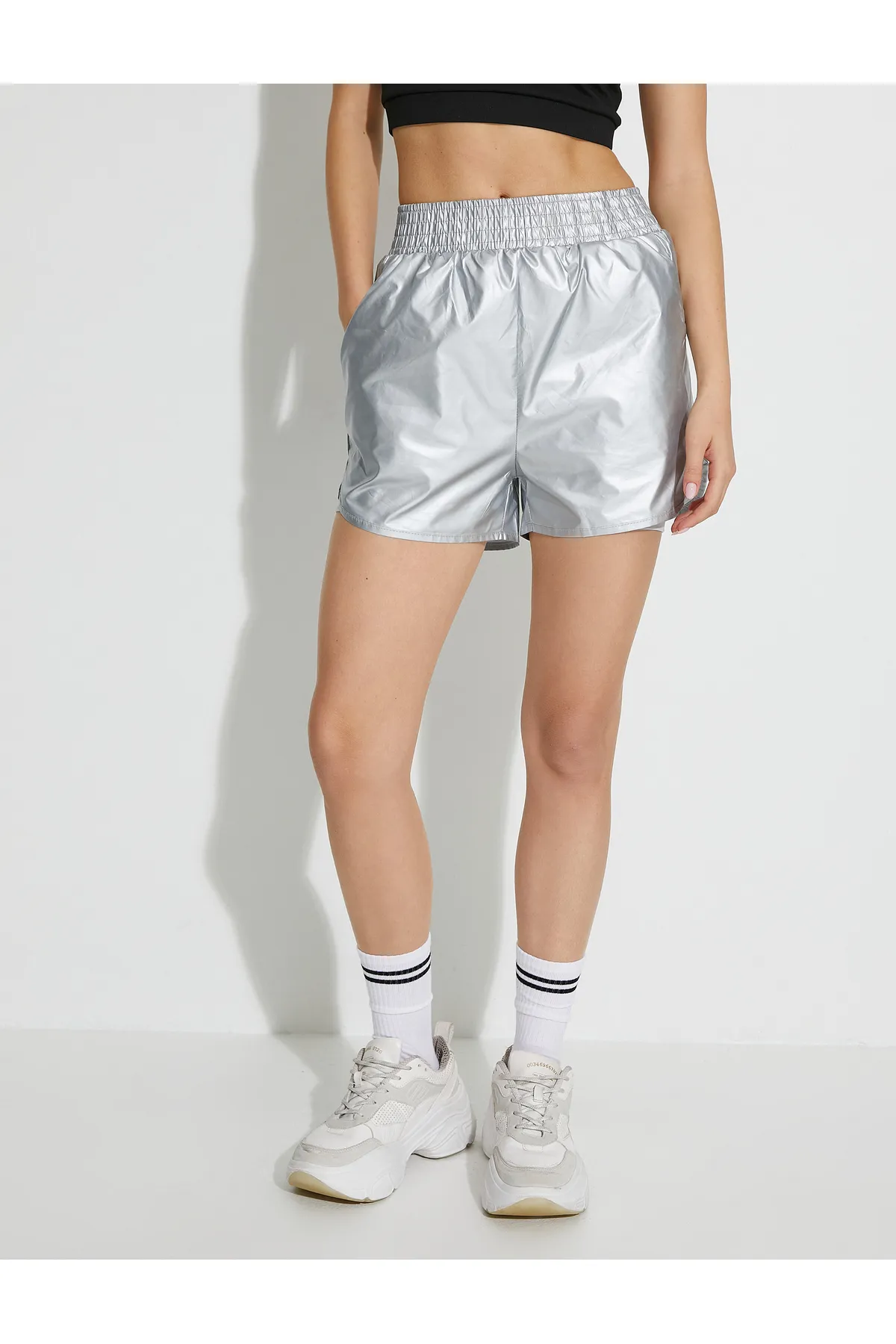 Koton  Strumpfhosen-Shorts, metallisch glänzende Sport-Shorts mit Tasche und wasserabweisenden Eigenschaften