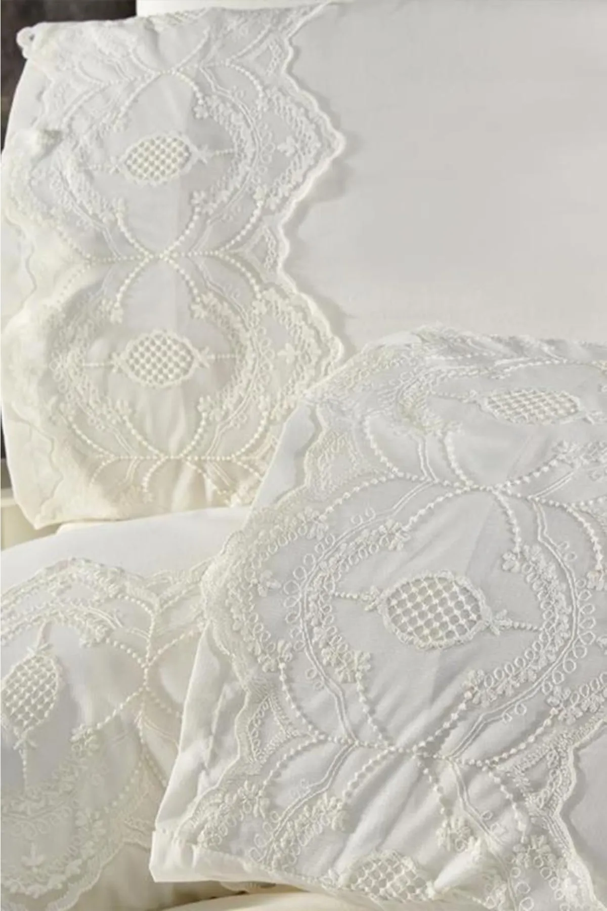 Çeyiz Diyarı  Bettwäsche-Set „Eslem Dowry“ aus französischer Spitze, cremefarben