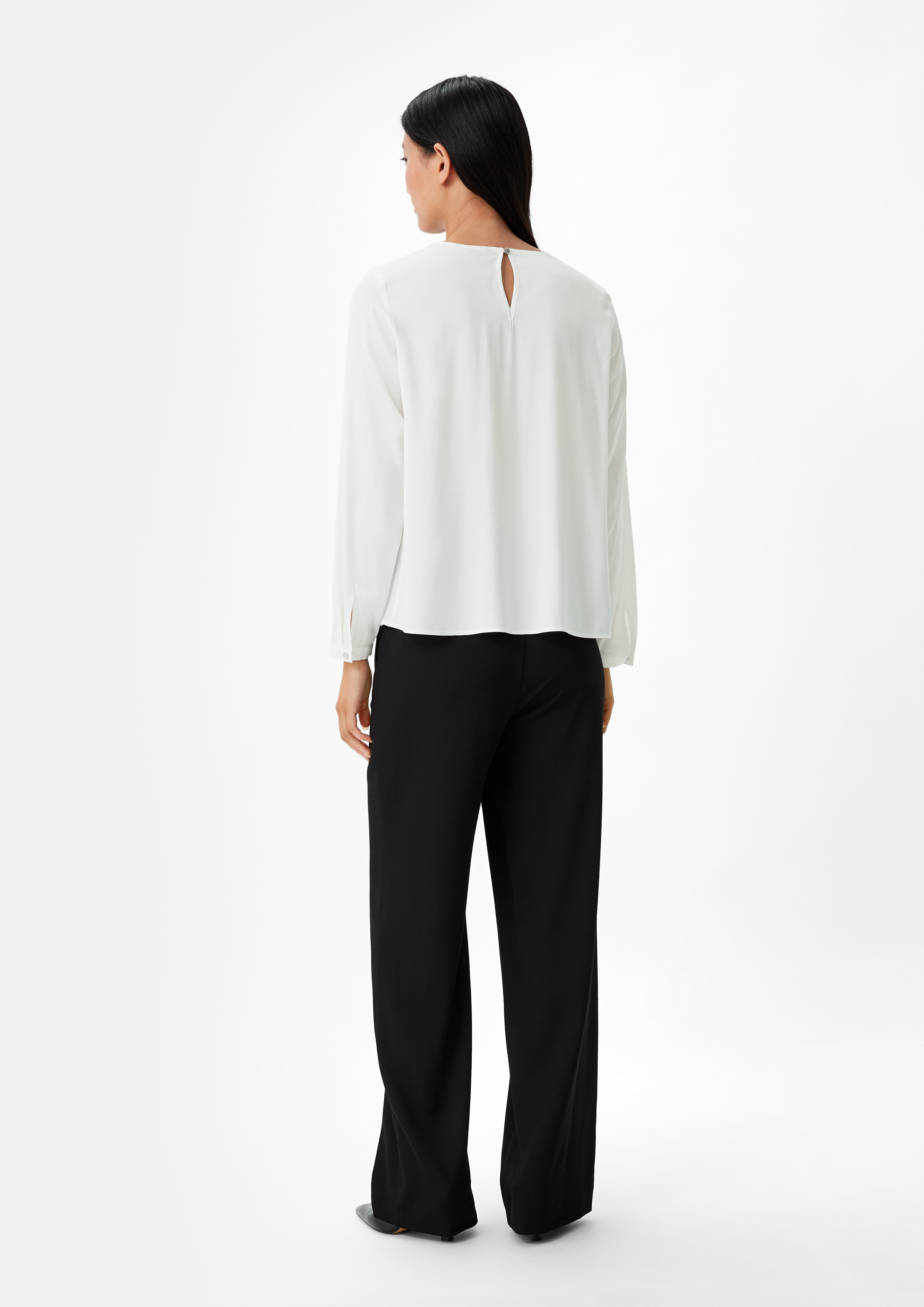 Satinbluse mit Plisseefalten - weiß